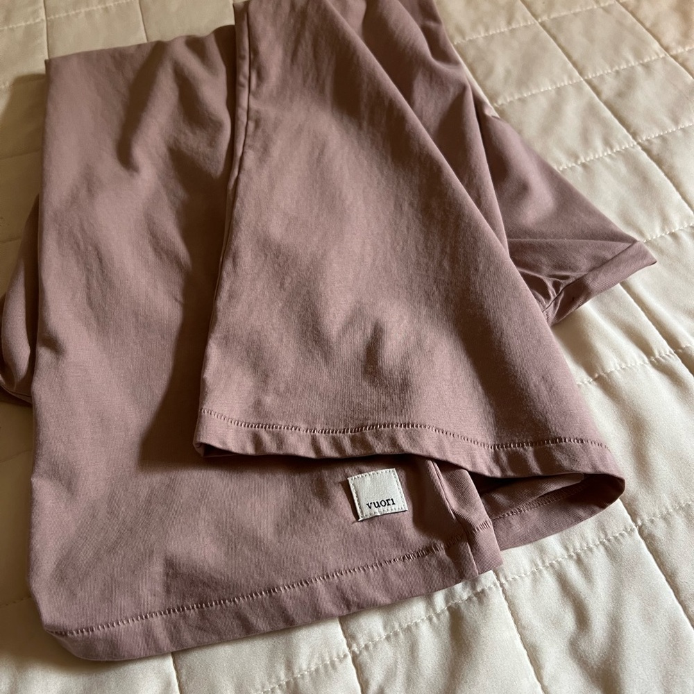 Vuori size L shirt